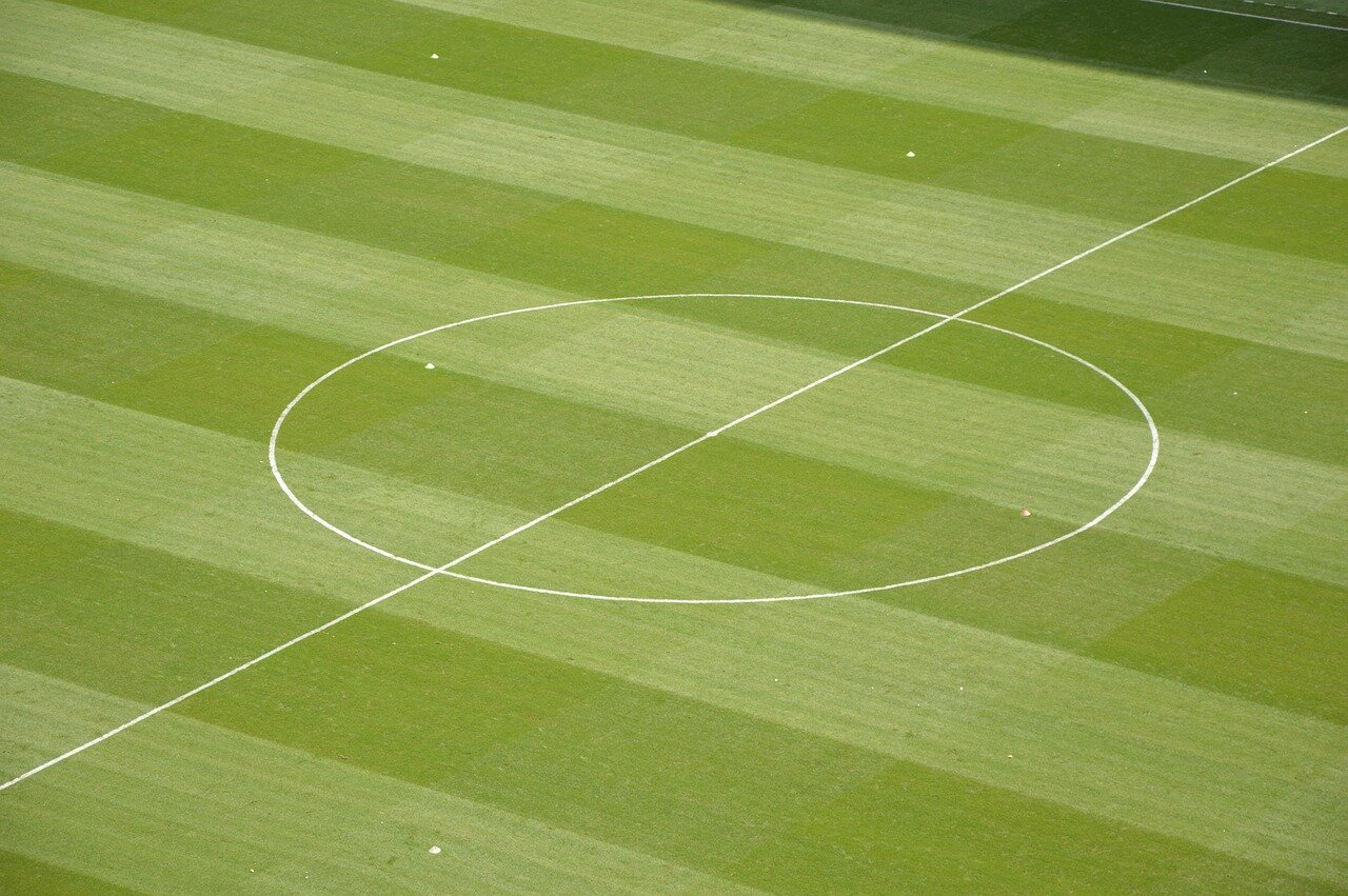 Pellegrini leading his team with confidence, effectively dictating the pace of play as a seasoned midfielder